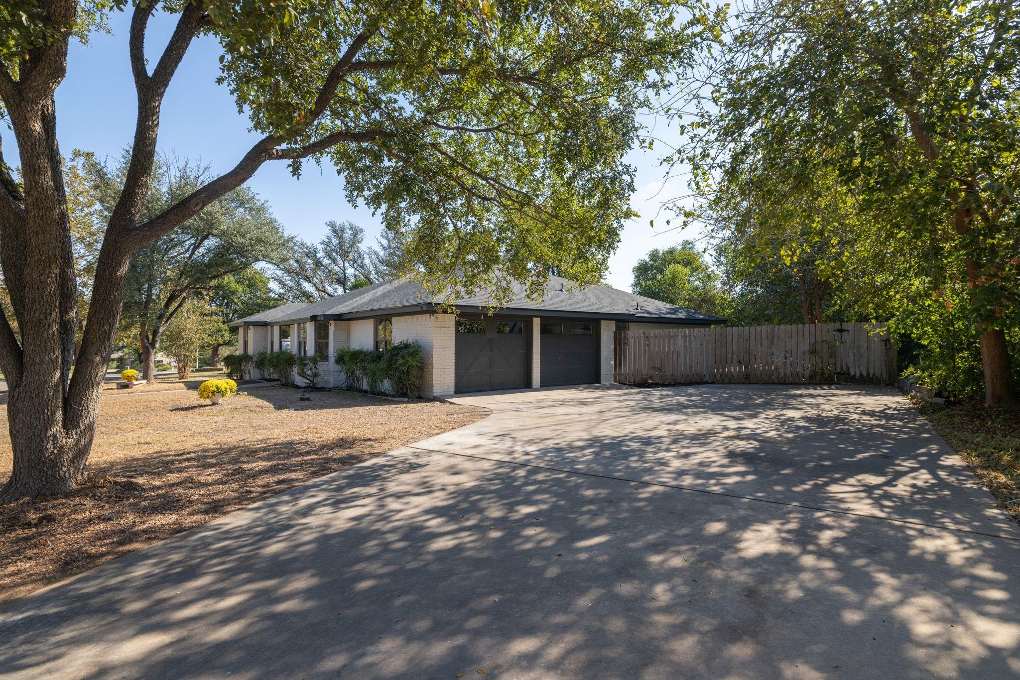 303 S Ridge CIR