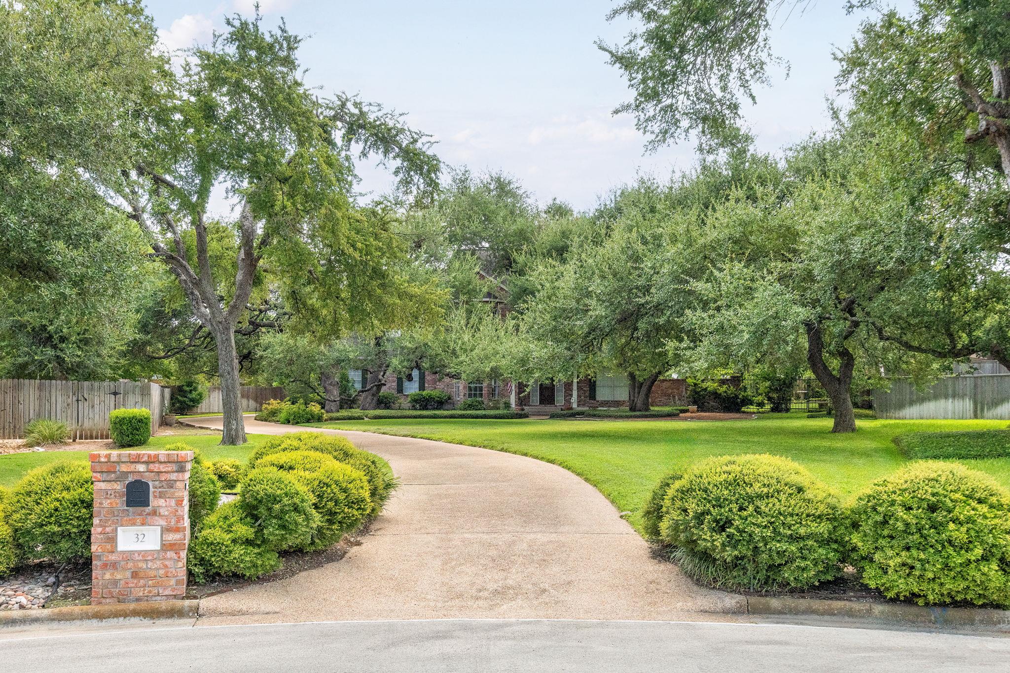 32 Wilderness WAY