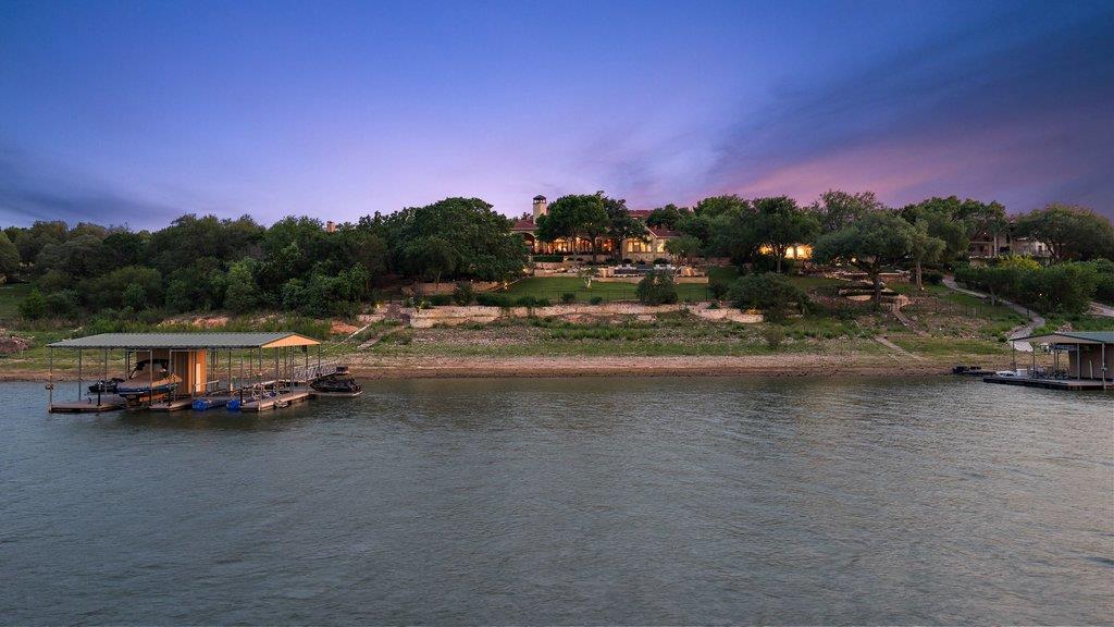 24721 Travis Lakeside CV