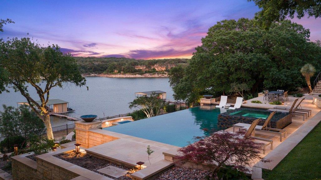 24721 Travis Lakeside CV