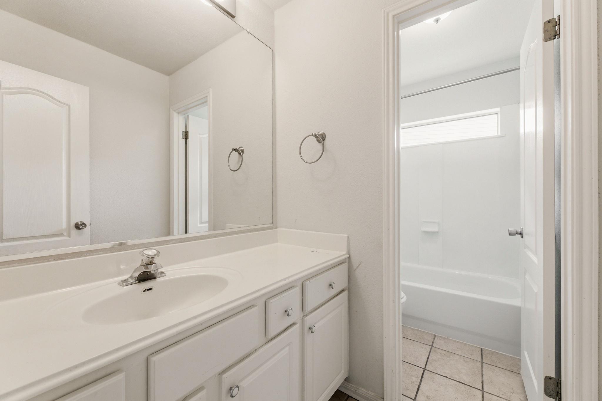 406 Bellaire Oaks DR