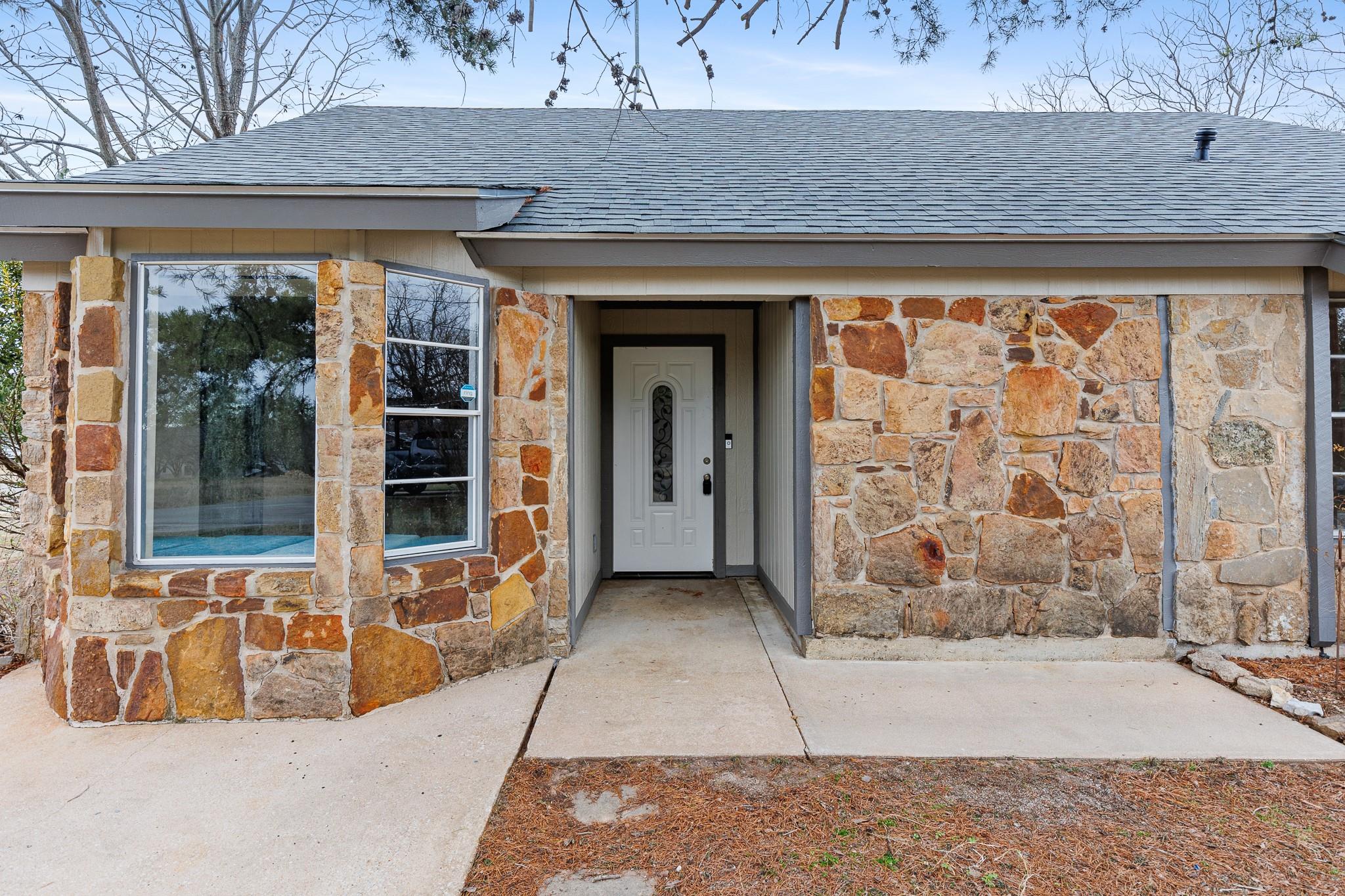 400 N River Oaks DR