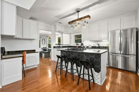 Photo of 525 Barton Blvd Blvd, Austin, TX 78704 (MLS # 3227064)