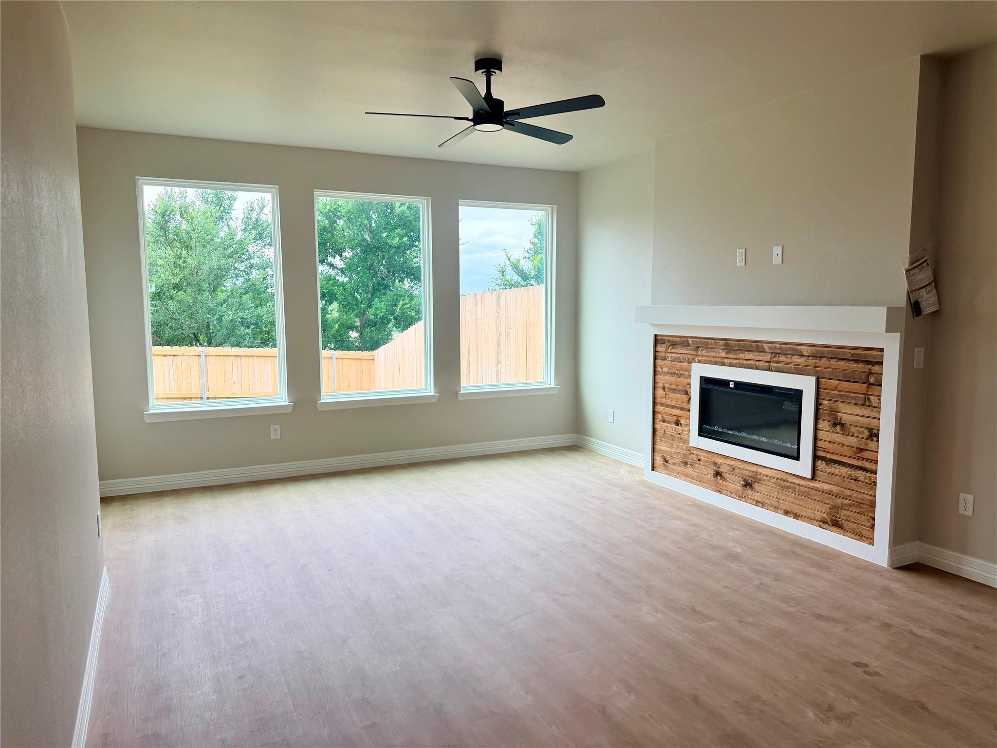 1309 Lone Pine WAY