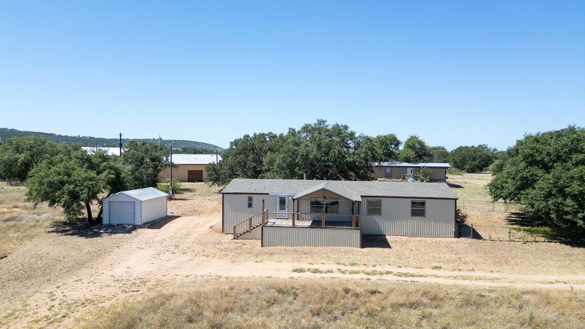 821 Ranch Road 261
