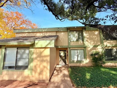 Photo of 9611 Blue Creek LN, Austin, TX 78758 (MLS # 3594802)