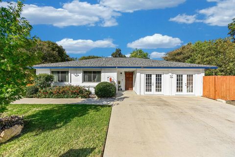 Photo of 2201 Tallow CT, Austin, TX 78744 (MLS # 4926364)