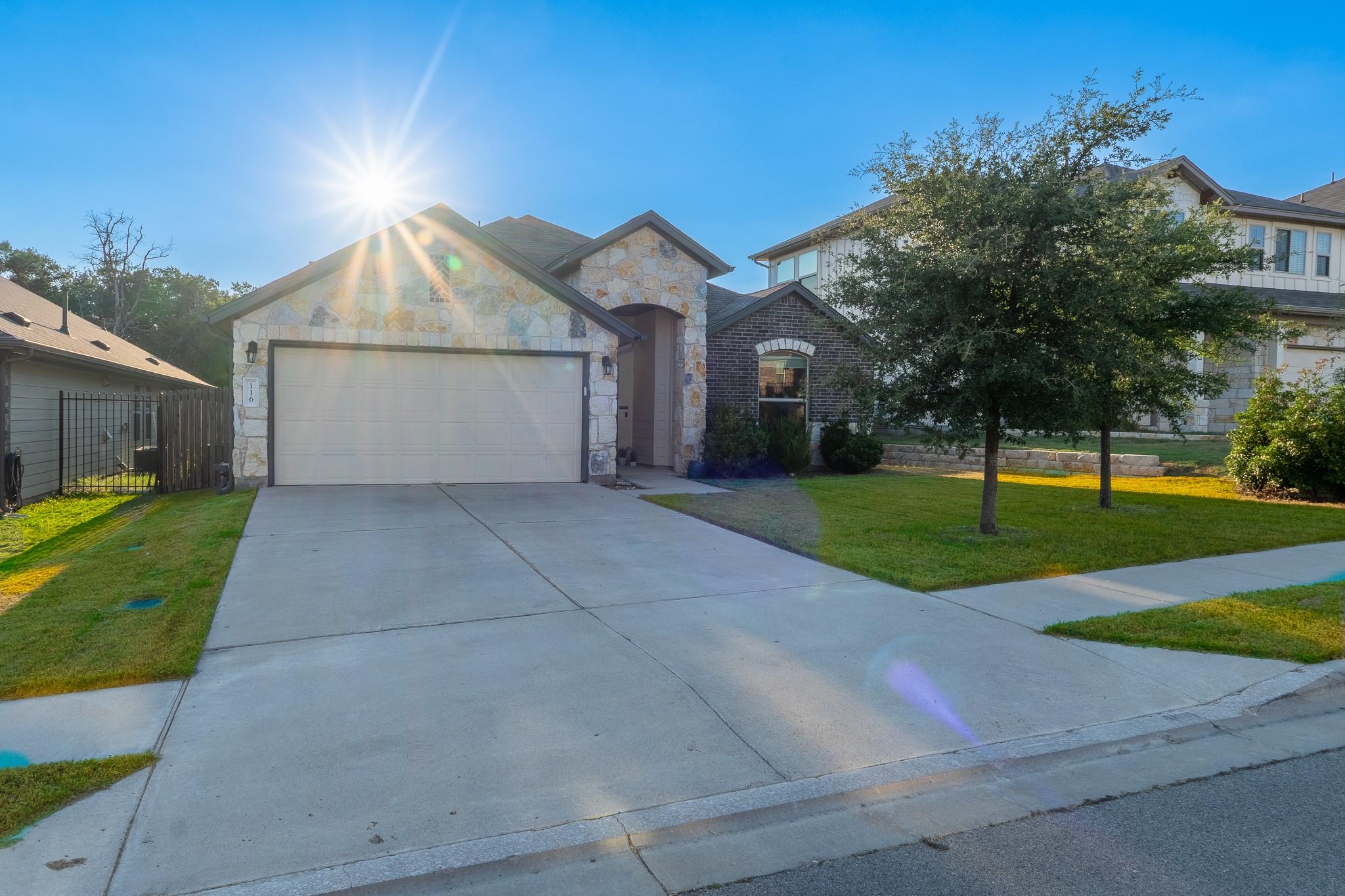 116 Walkup LN