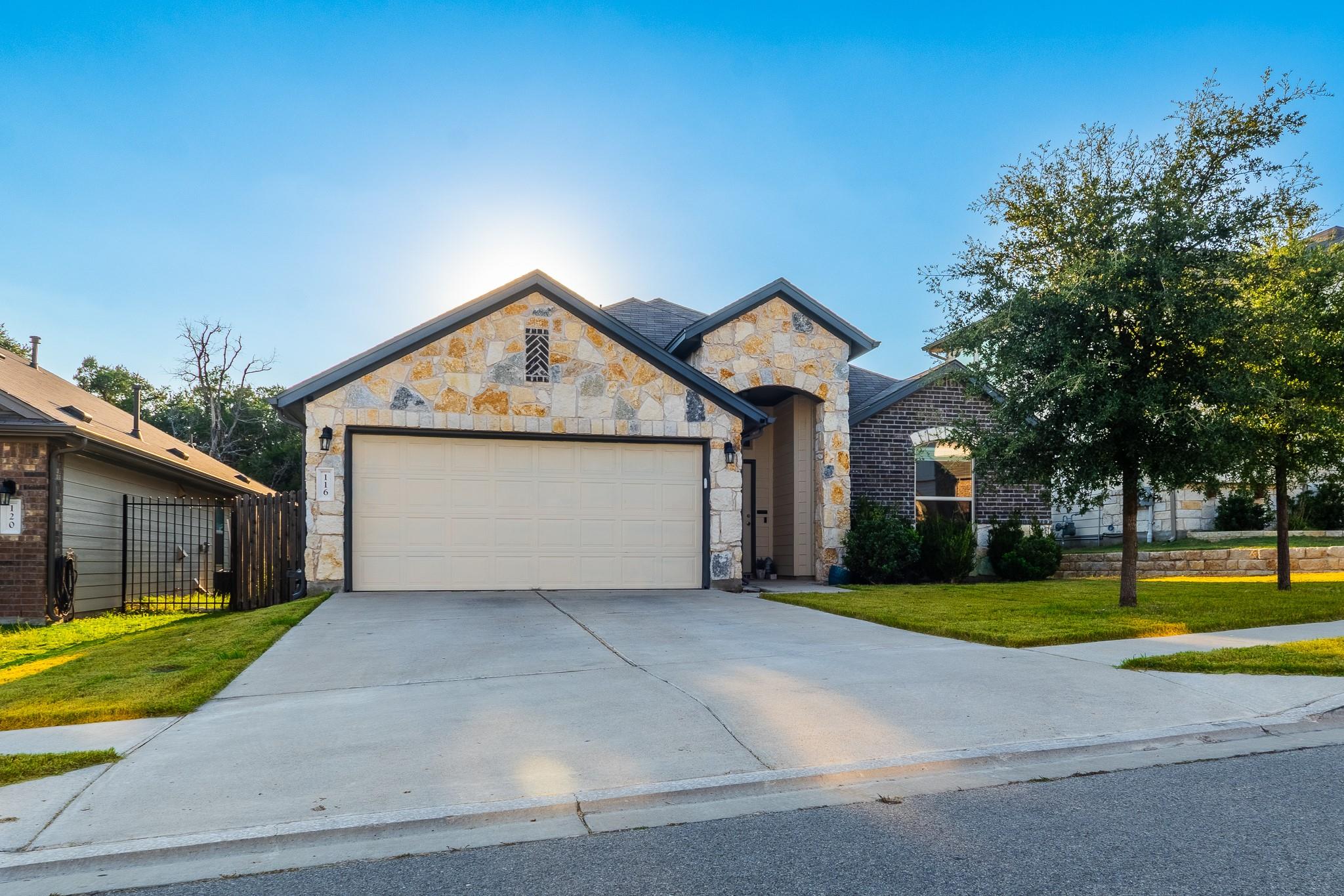 116 Walkup LN