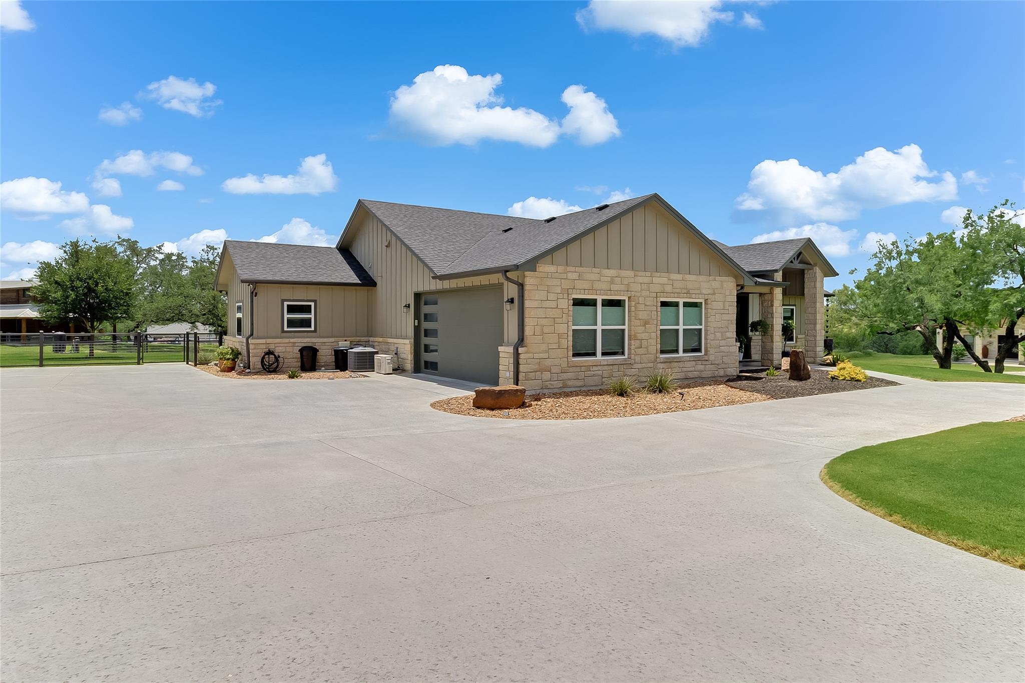 106 Samantha LN