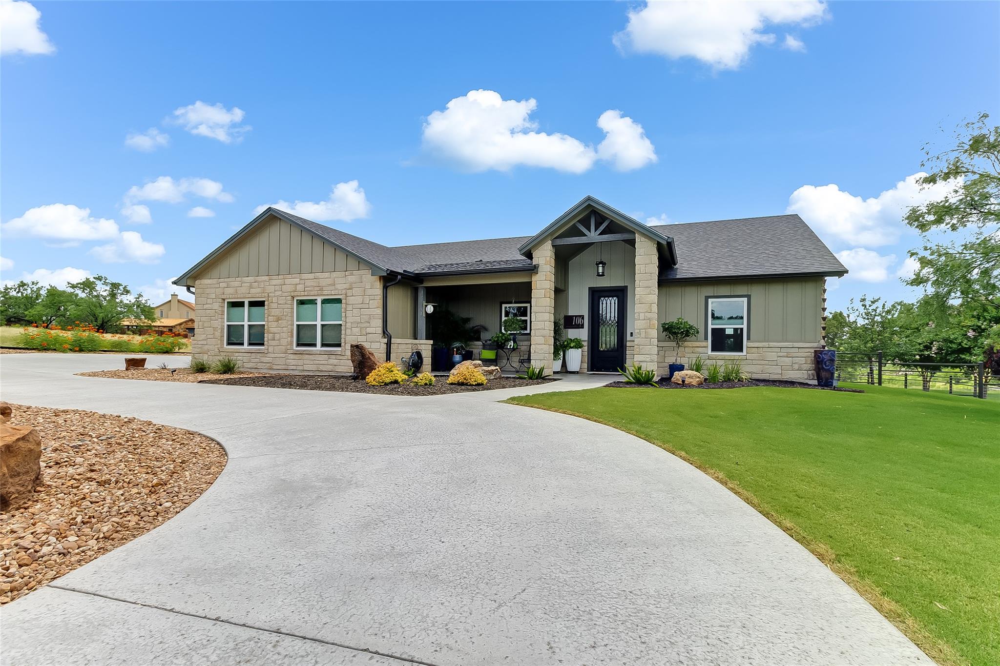 106 Samantha LN