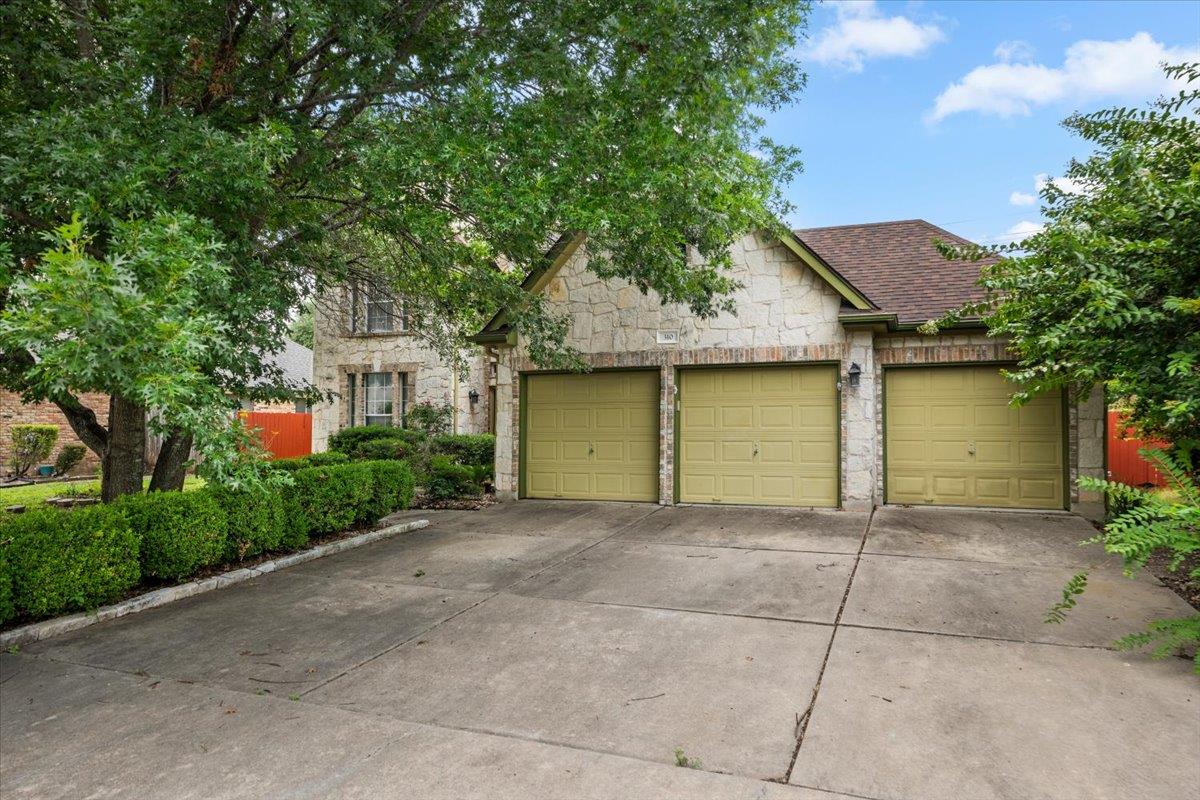 310 N Carriage Hills DR
