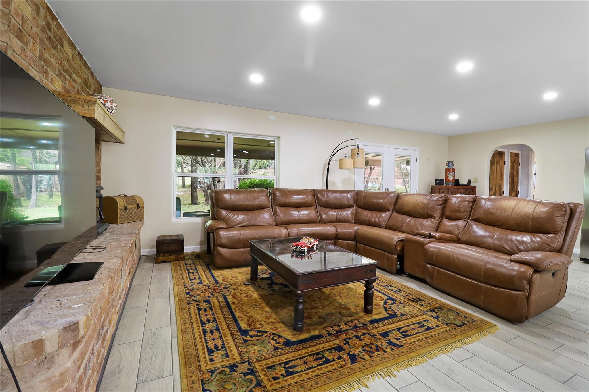 1313 Oakridge DR