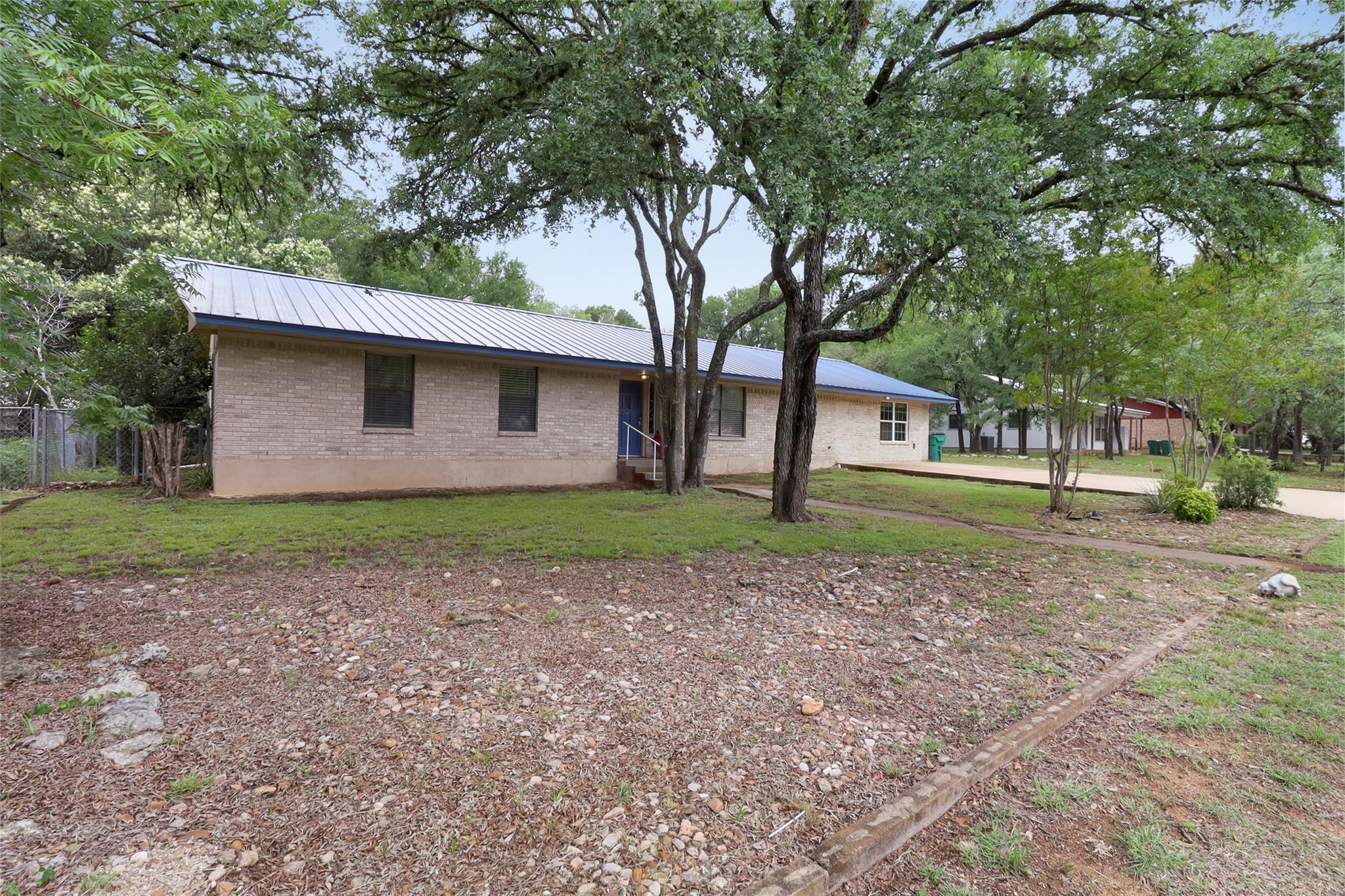 1313 Oakridge DR
