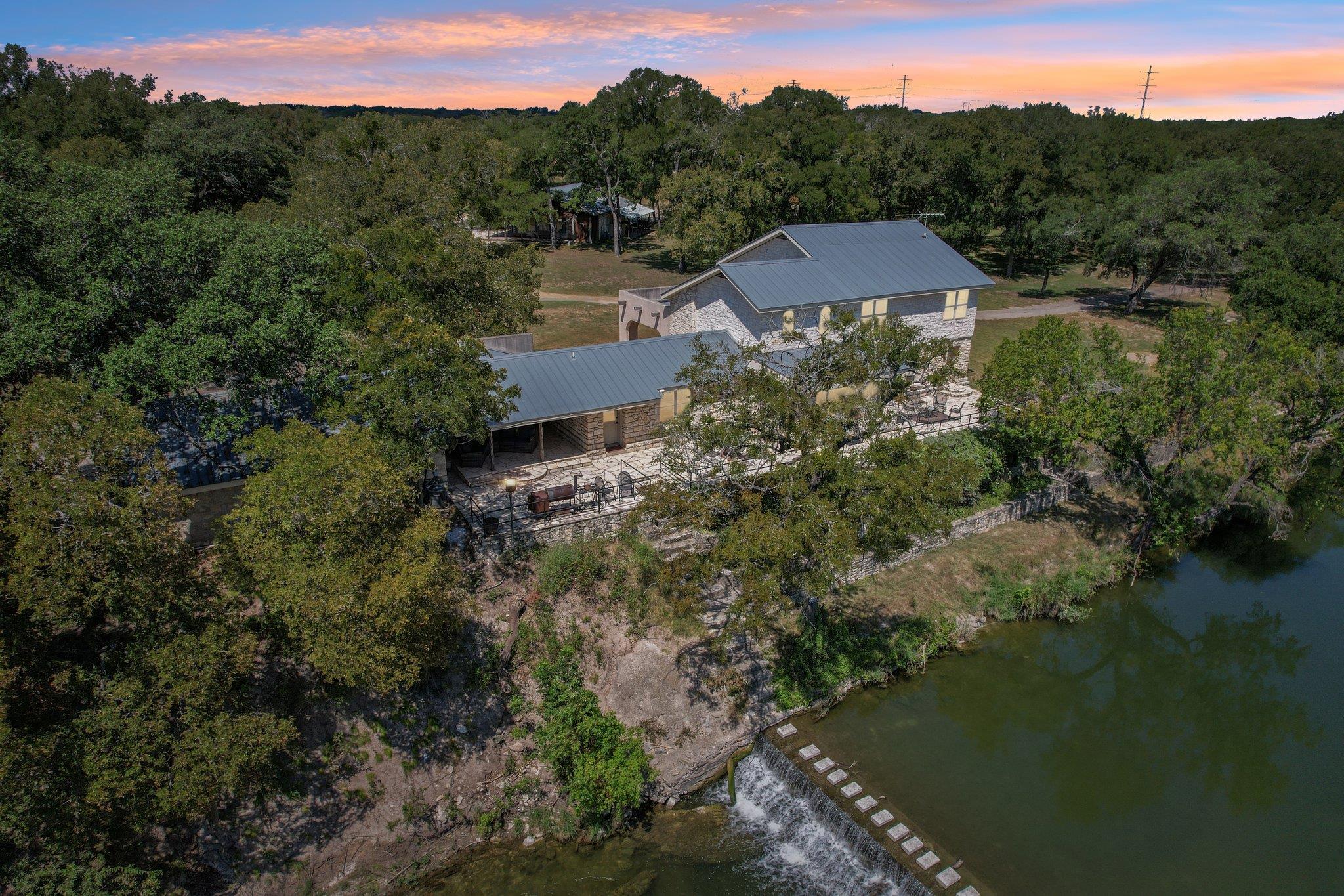 190 Private Road 3011