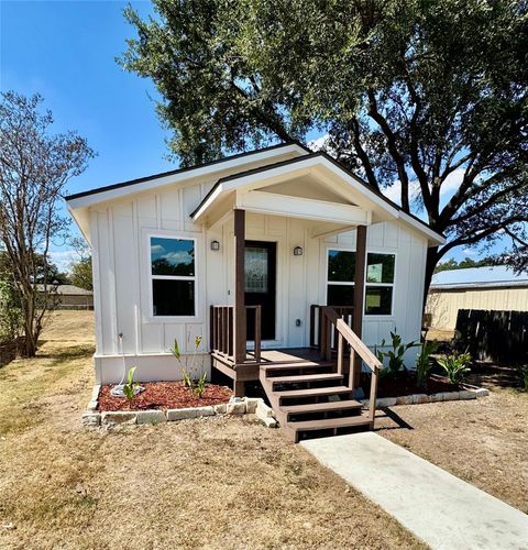 449 N Manse Ave Giddings TX 78942