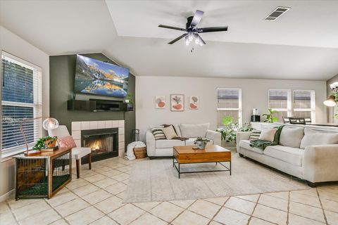 1302 Redbud LN Leander TX 78641