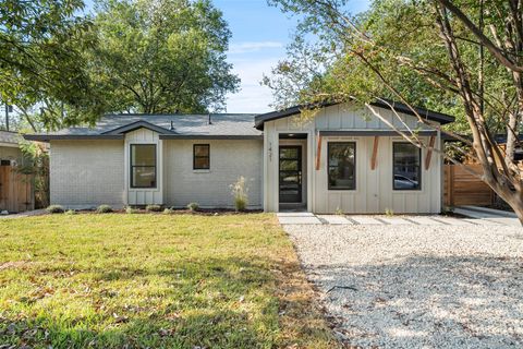 Photo of 1421 Westmoor DR, Austin, TX 78723 (MLS # 6673623)