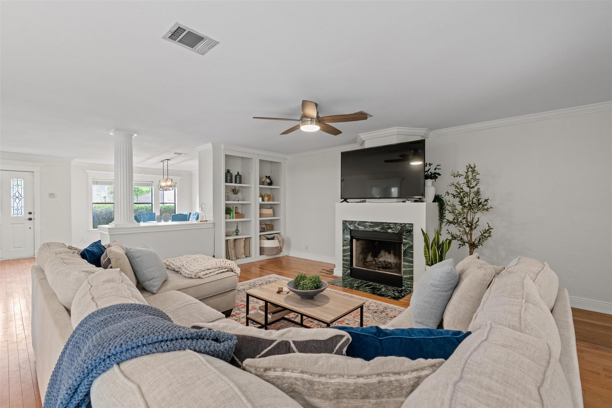 1305 Chalk LN