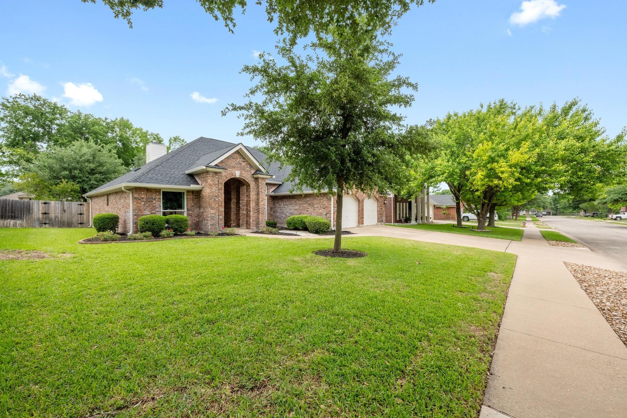 1013 Pecan Creek DR