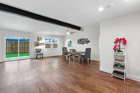 10802 Thicket TRL Austin TX 78750