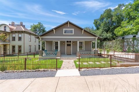 Photo of 1011 E 9th ST, Austin, TX 78702 (MLS # 4008633) Photo of 1011 E 9th ST, Austin, TX 78702 (MLS # 4008633)