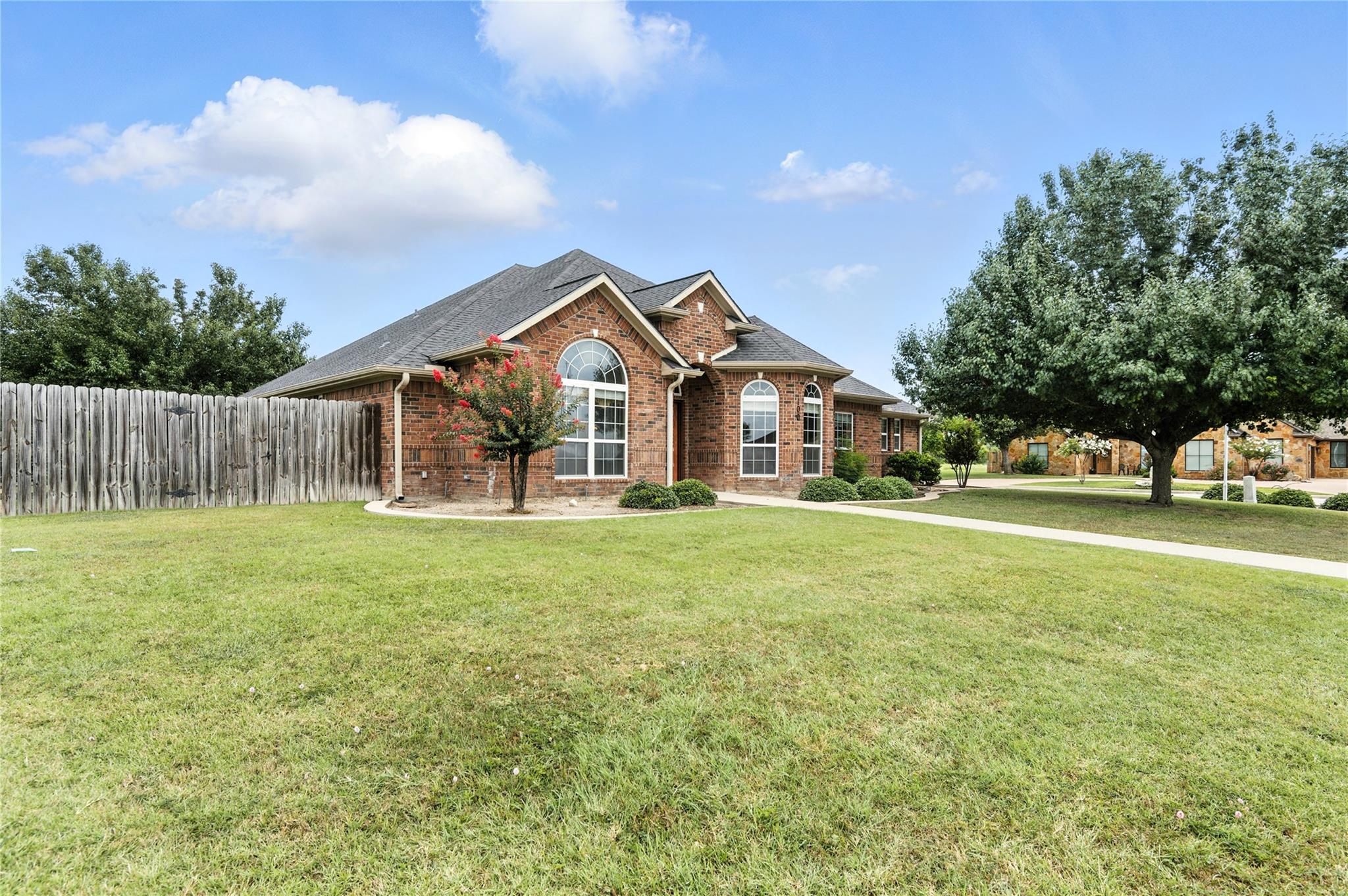 100 Davis CT
