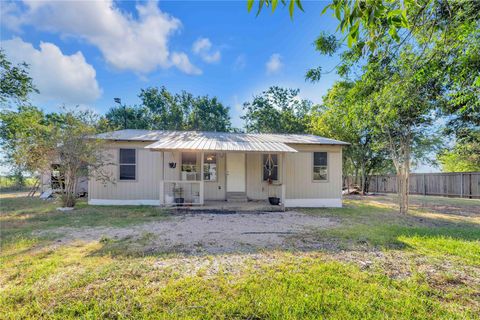 Photo of 20235 Engelmann LN, Manor, TX 78653 (MLS # 8371330)