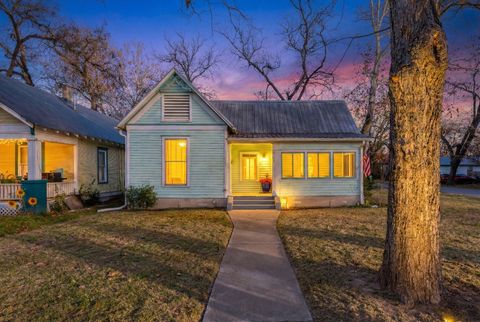 200 Gresham ST Smithville TX 78957