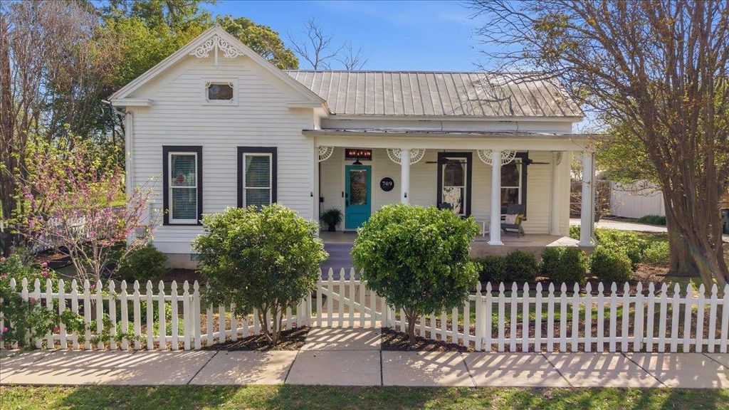 Photo of 709 Hill ST, Bastrop, TX 78602 (MLS # 7989019)