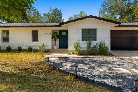 Photo of 1211 Sahara Ave, Austin, TX 78745 (MLS # 2514395)