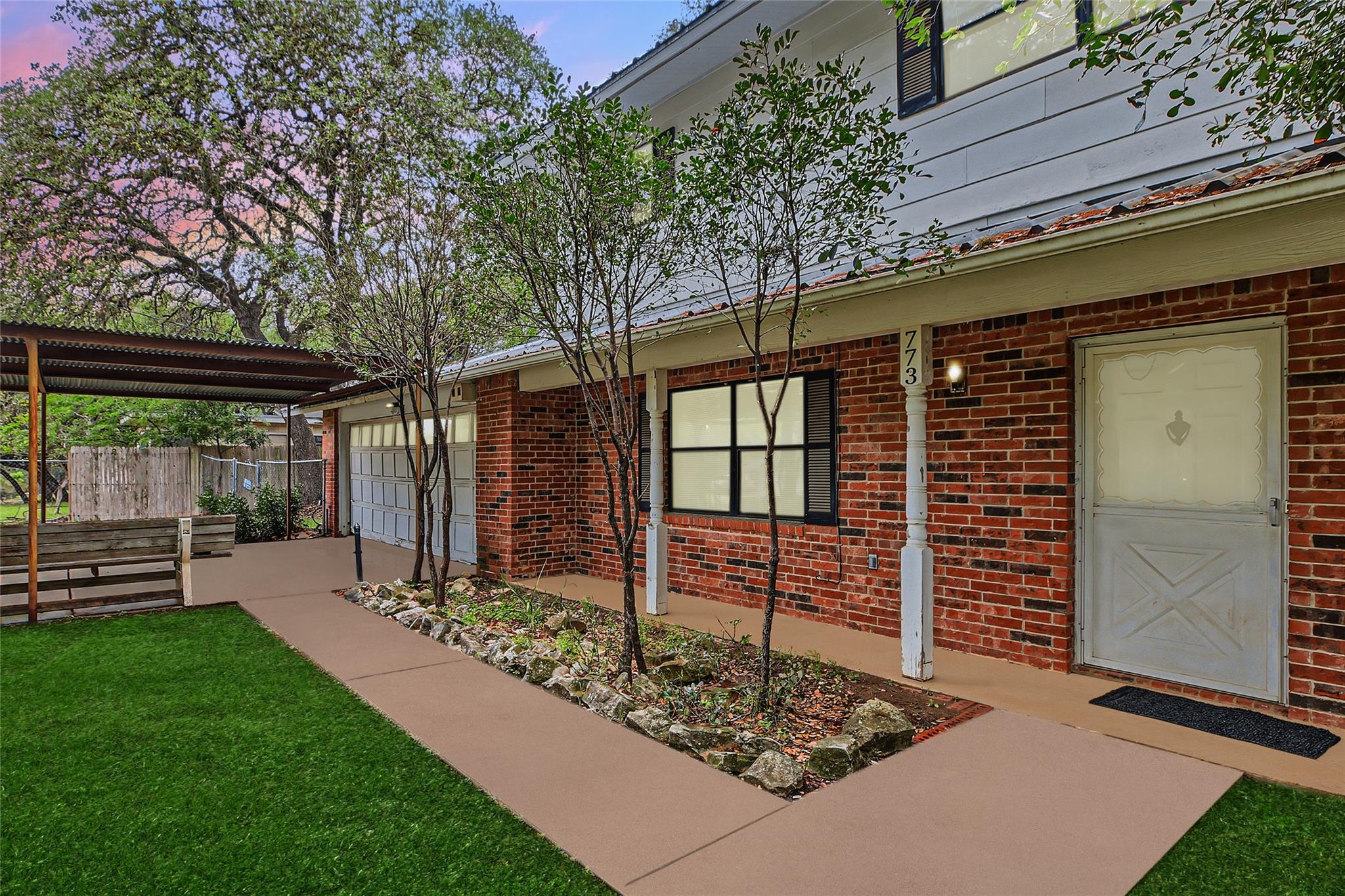 773 Lookout DR