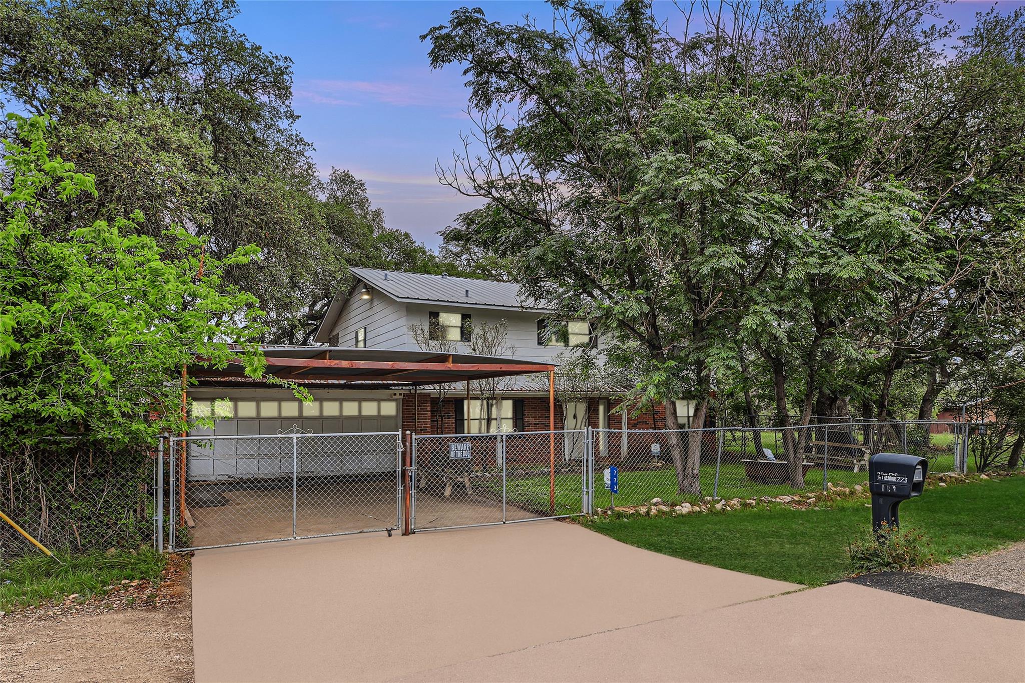 773 Lookout DR