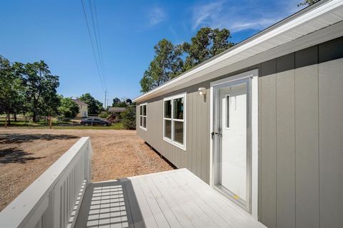 Photo of 146 Shadow Oak DR, Bastrop, TX 78602 (MLS # 1915038)