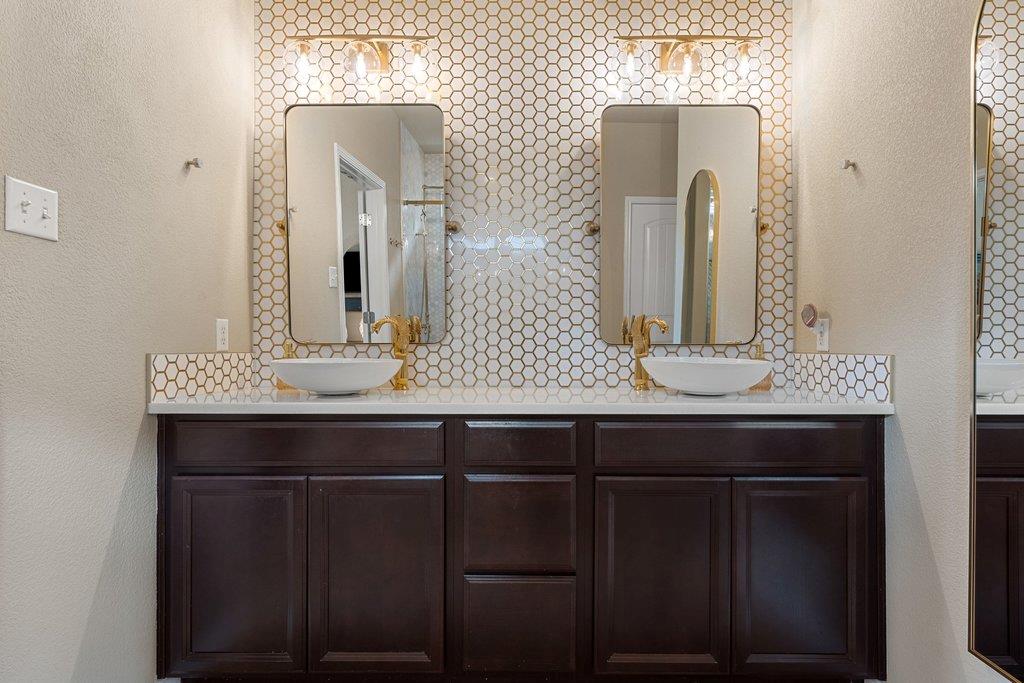 13808 Field Stream LN