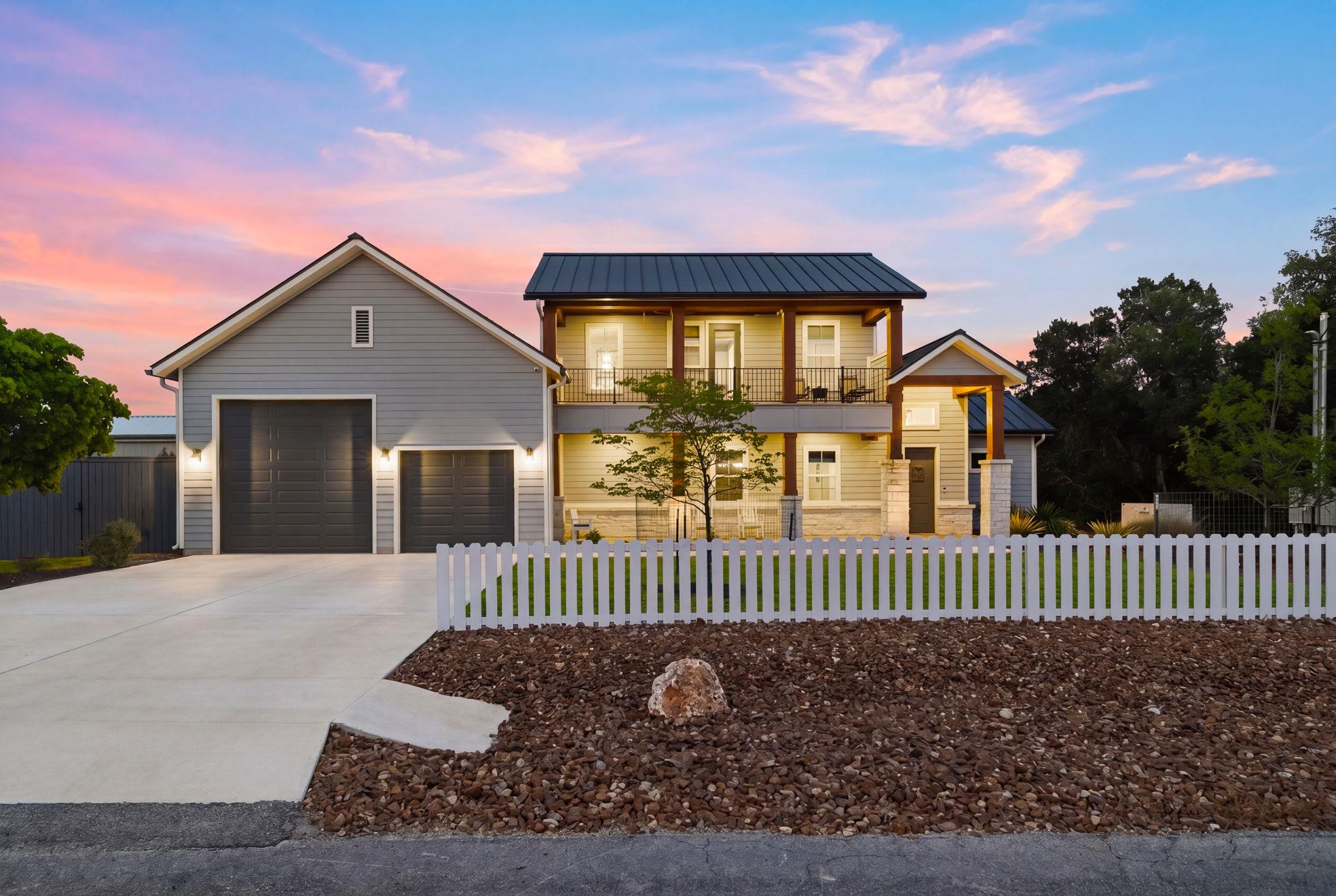 2551 Lakeshore DR