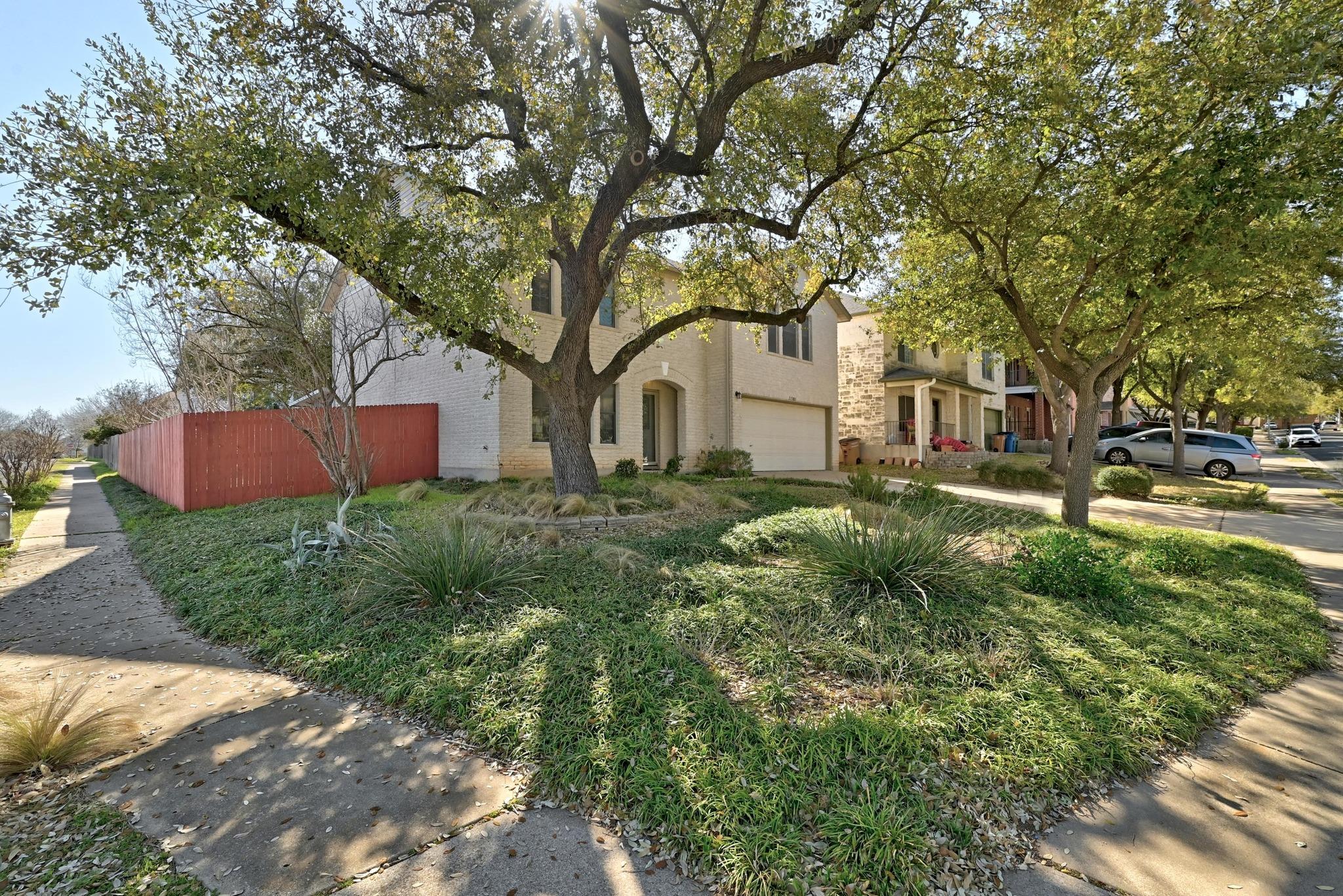 11301 Blairview LN