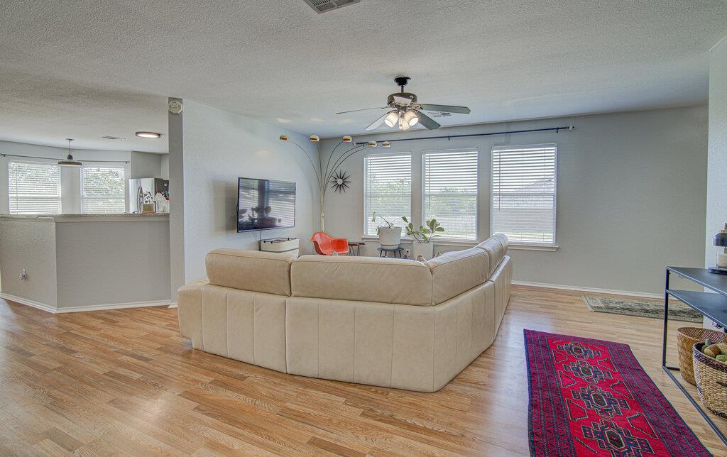 483 Quarter Ave