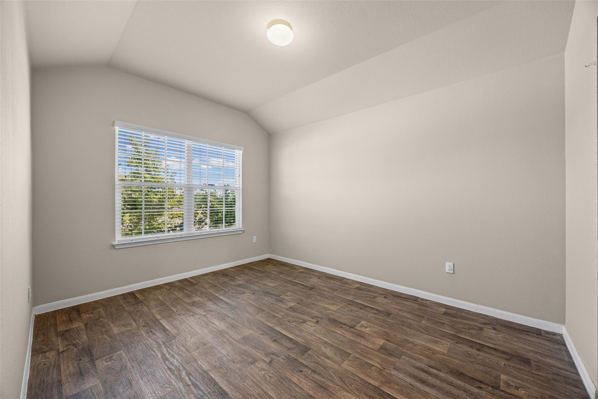 111 Hess DR