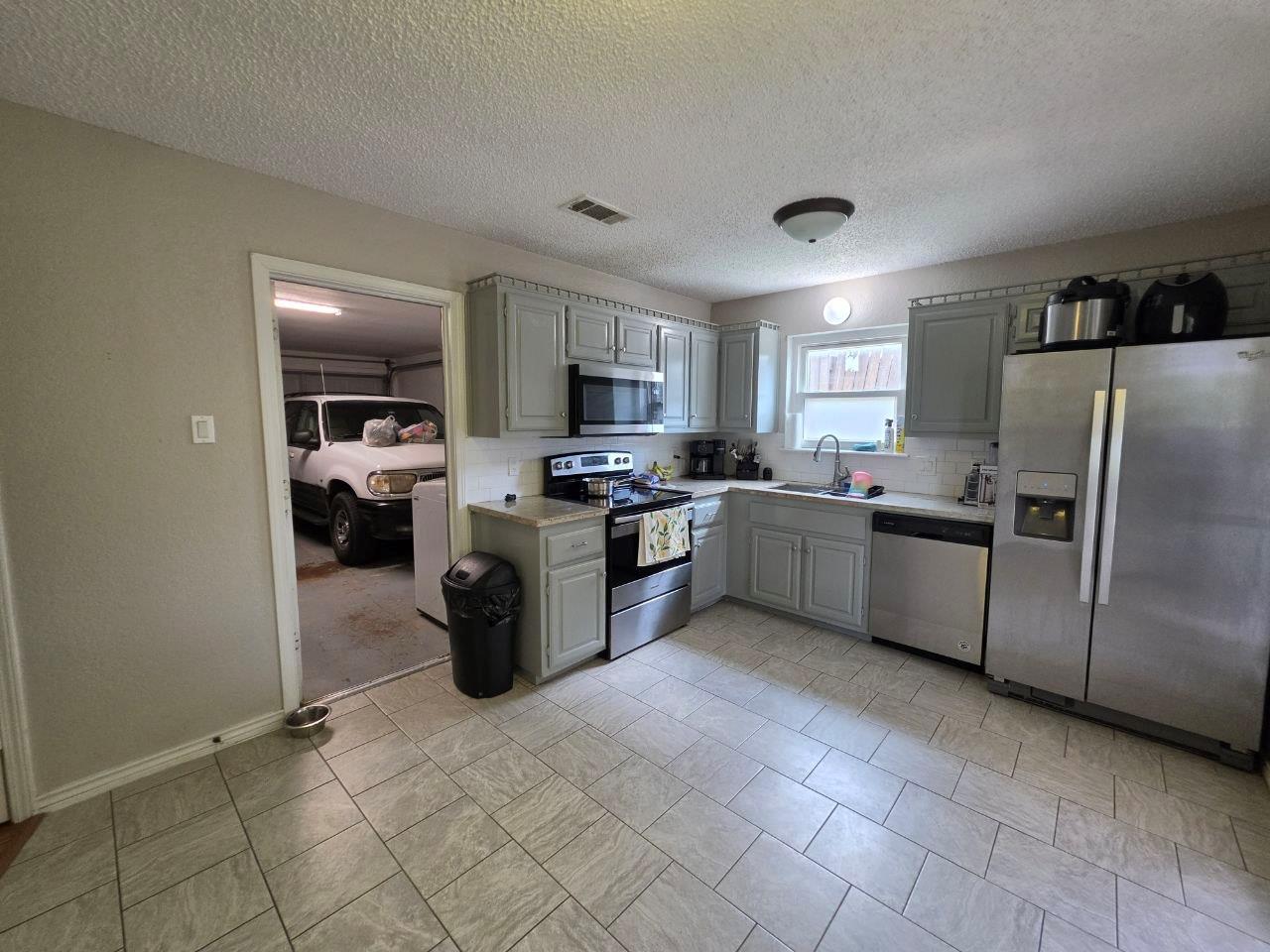 406 Atkinson Ave