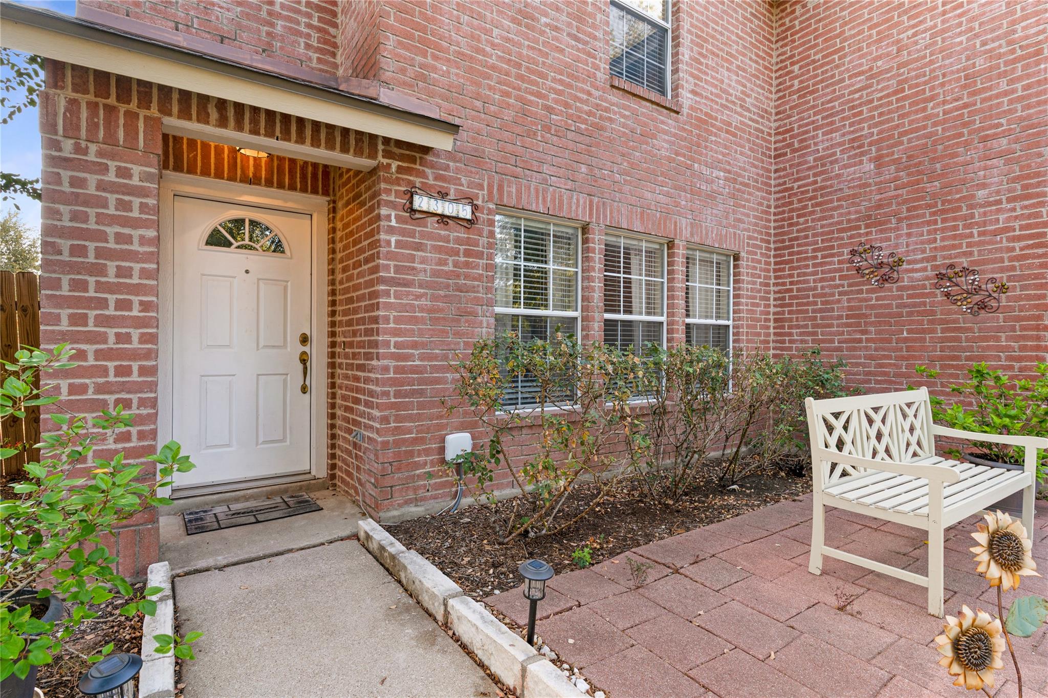 2305 Little Tree BND