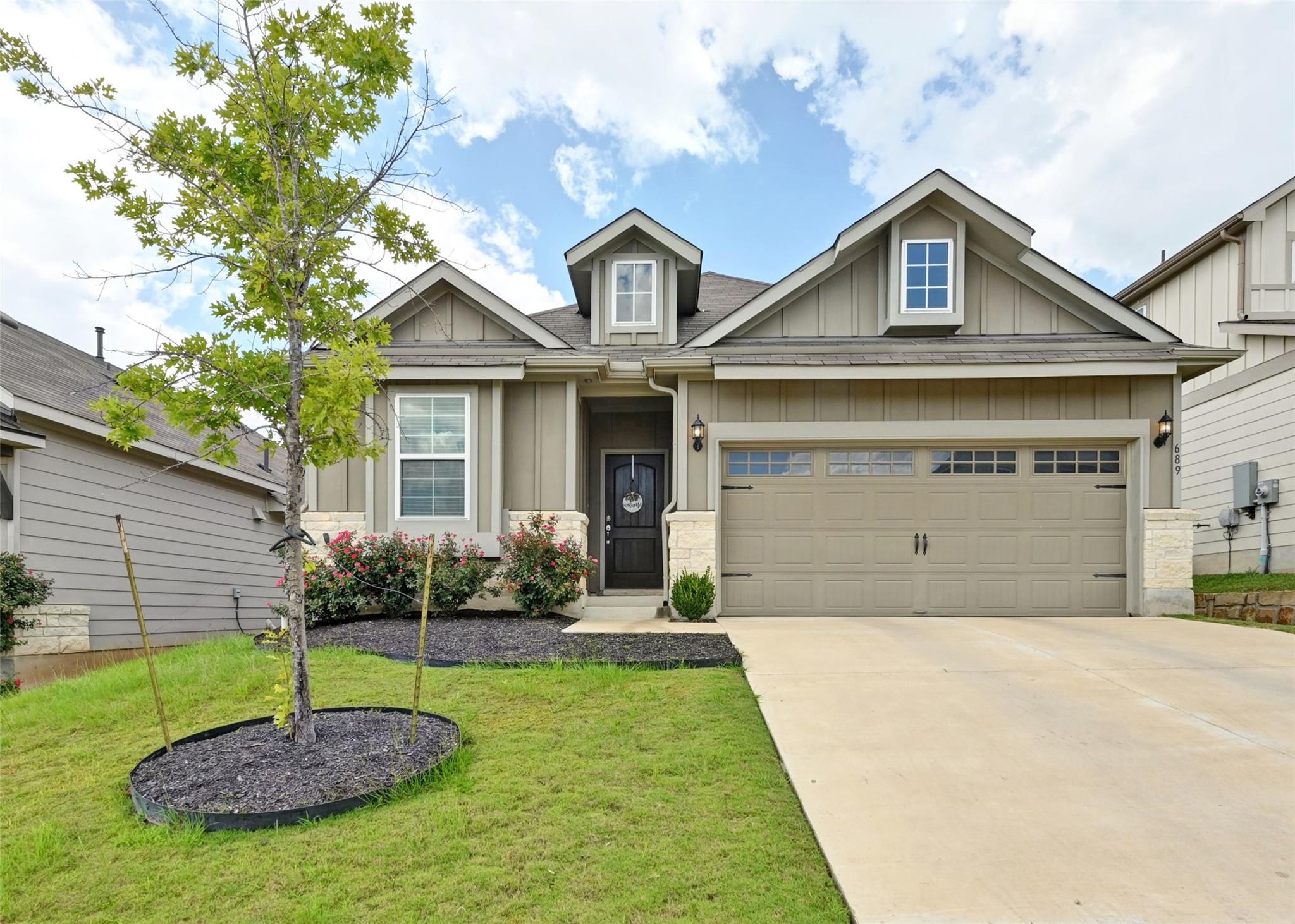 689 Bayberry CIR