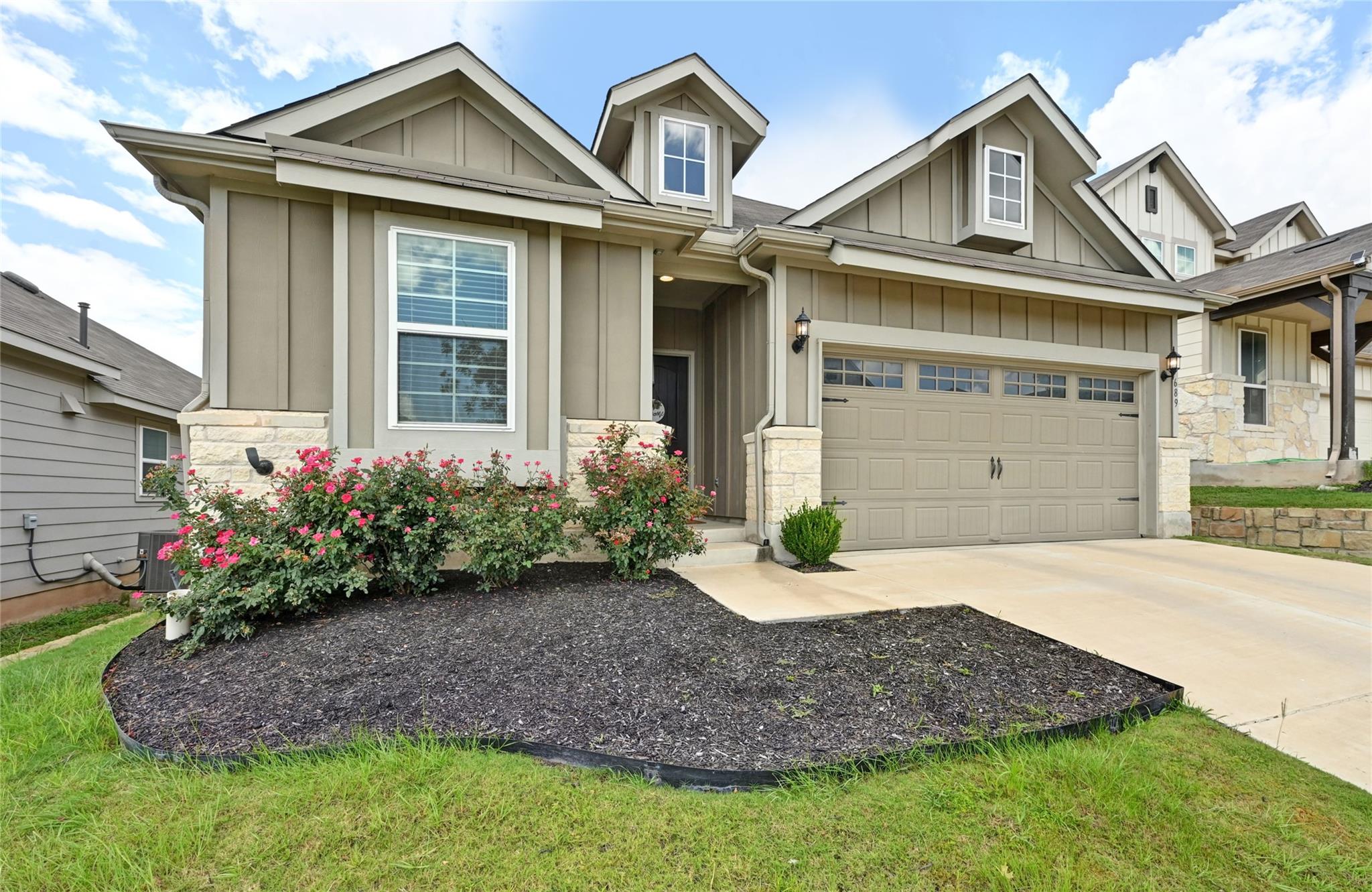 689 Bayberry CIR