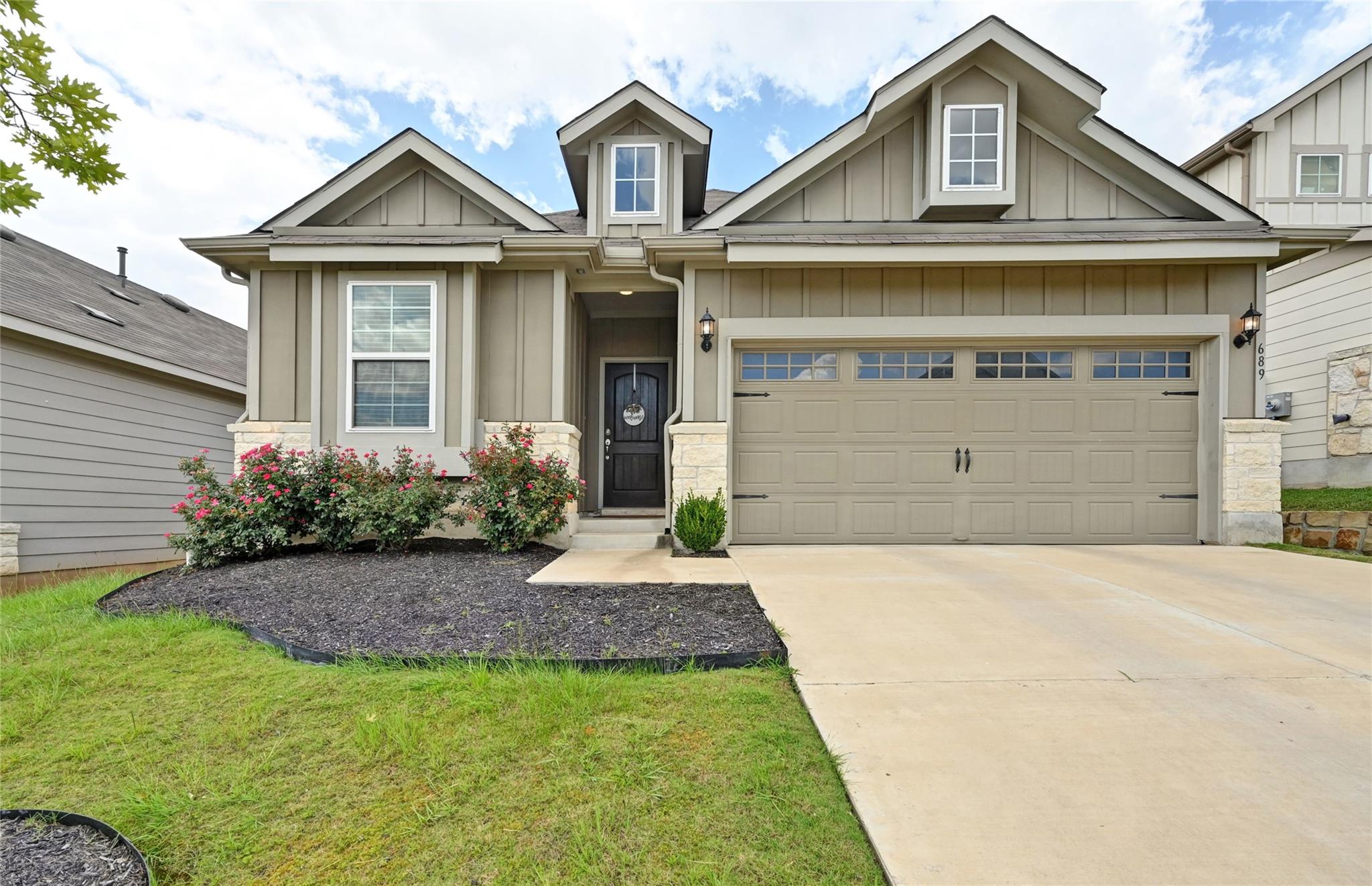 689 Bayberry CIR