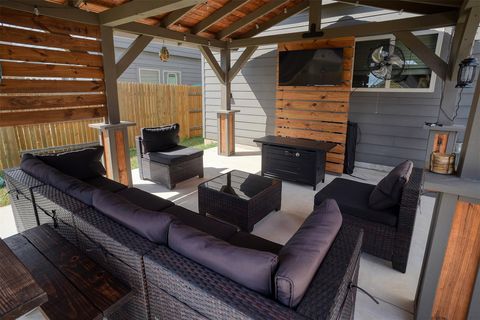 Photo of 205 Driftwood LN, Bastrop, TX 78602 (MLS # 6325161)