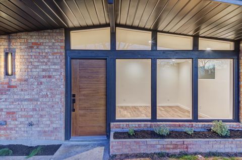 Photo of 1719 Meander DR, Austin, TX 78721 (MLS # 3337373)