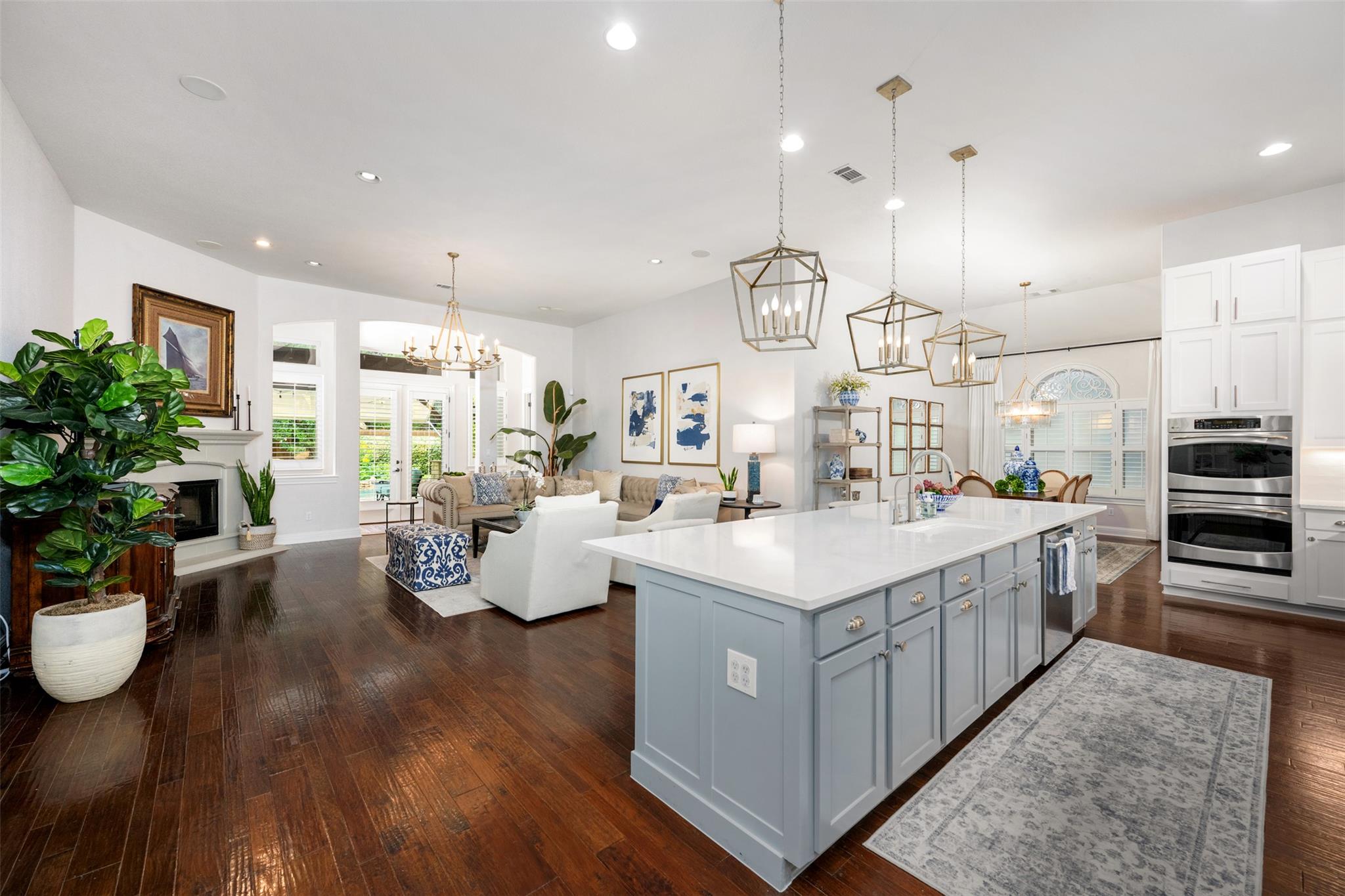 215 Lake Como DR