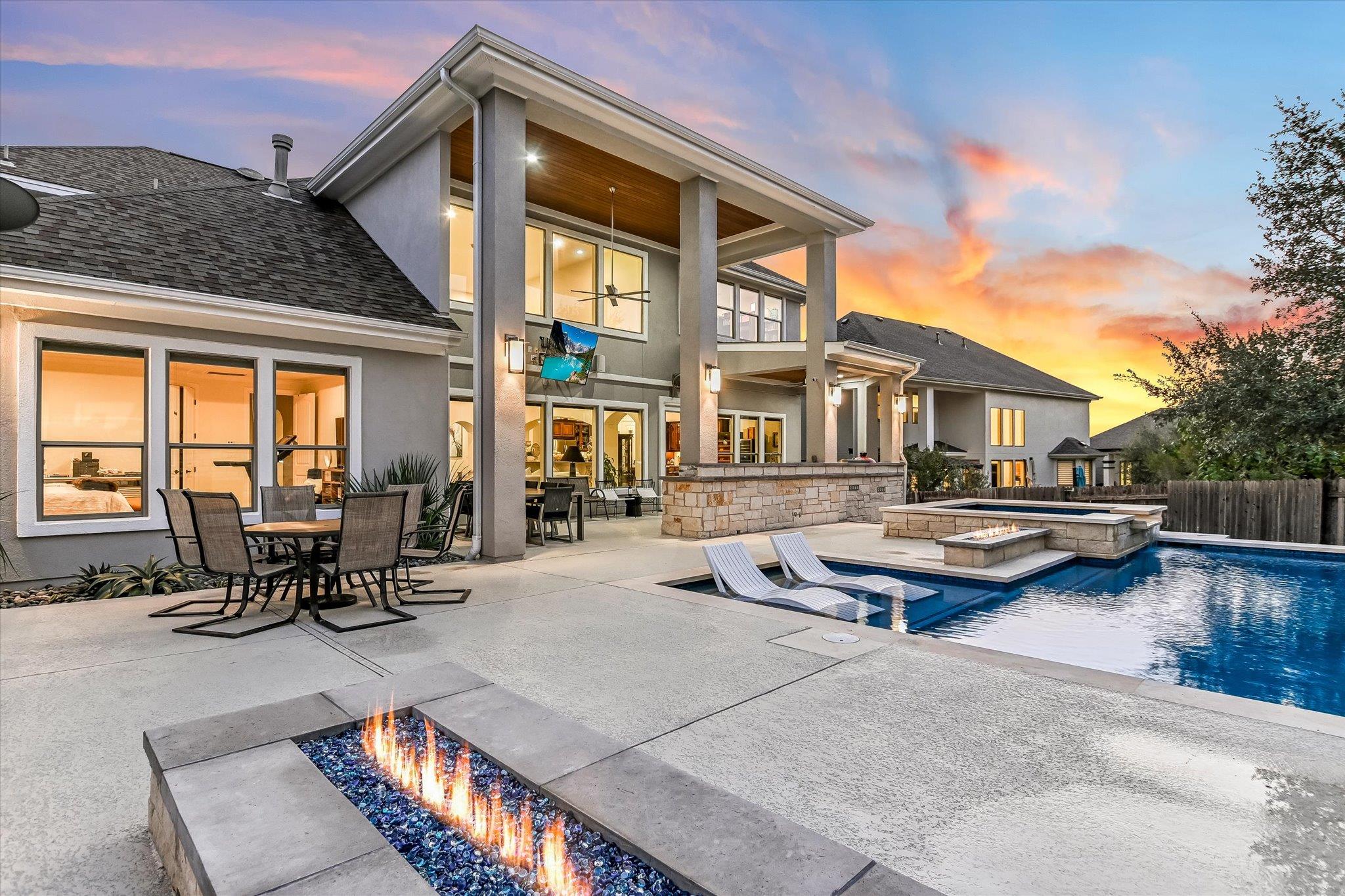 Austin, Texas 78732, United States, 4 Bedrooms Bedrooms, ,4 BathroomsBathrooms,Residential,Active,252532