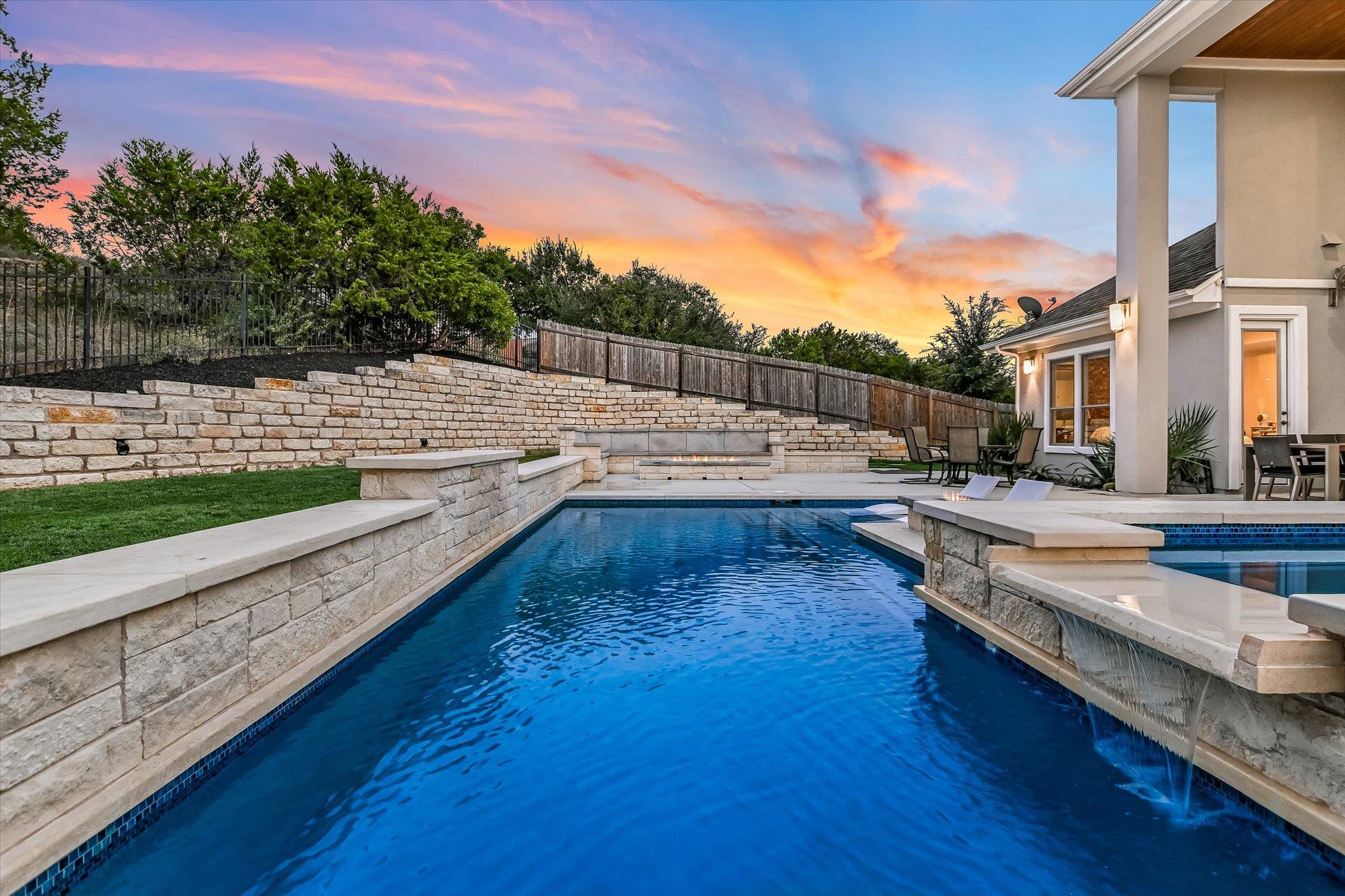 Austin, Texas 78732, United States, 4 Bedrooms Bedrooms, ,4 BathroomsBathrooms,Residential,Active,252532