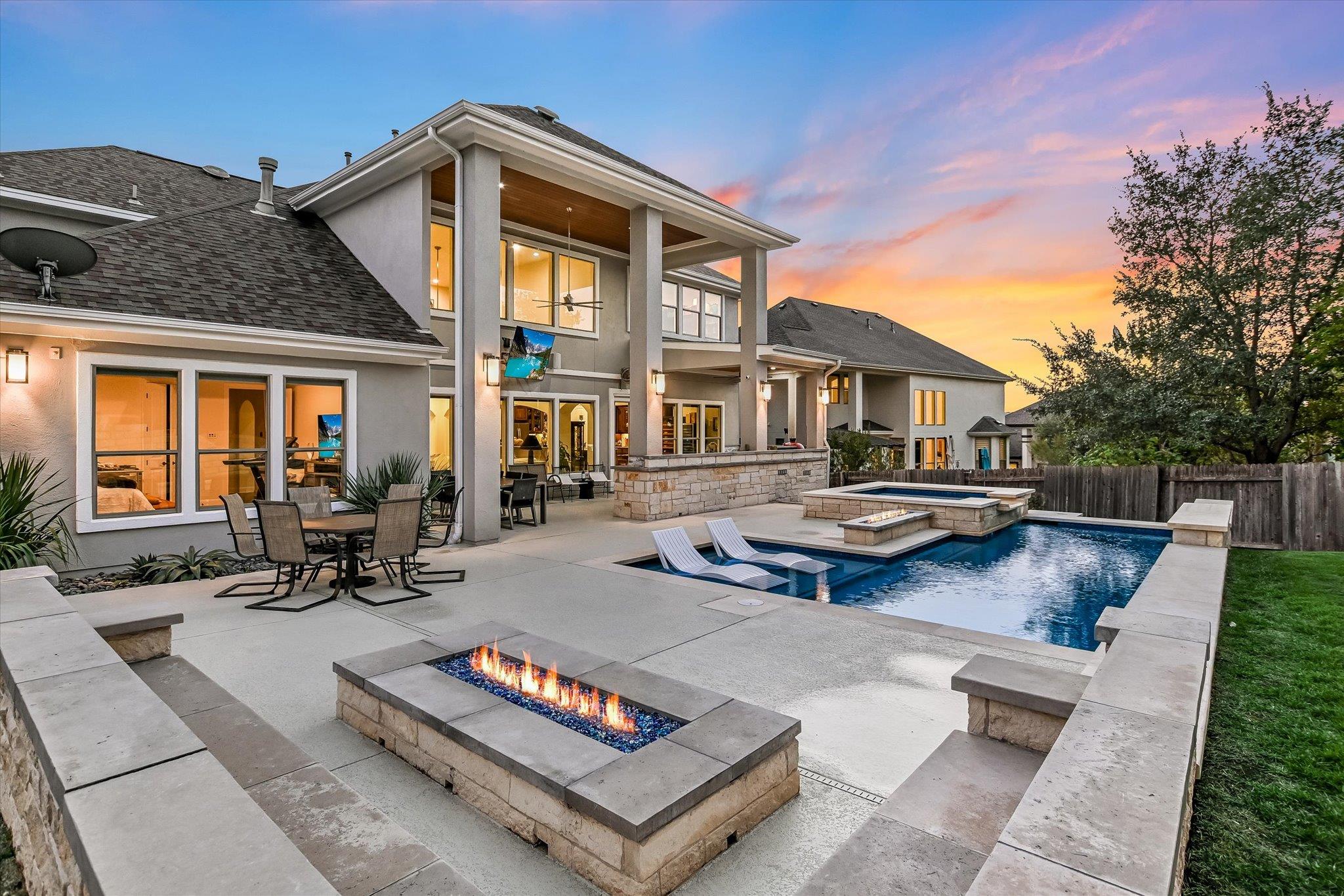 Austin, Texas 78732, United States, 4 Bedrooms Bedrooms, ,4 BathroomsBathrooms,Residential,Active,252532